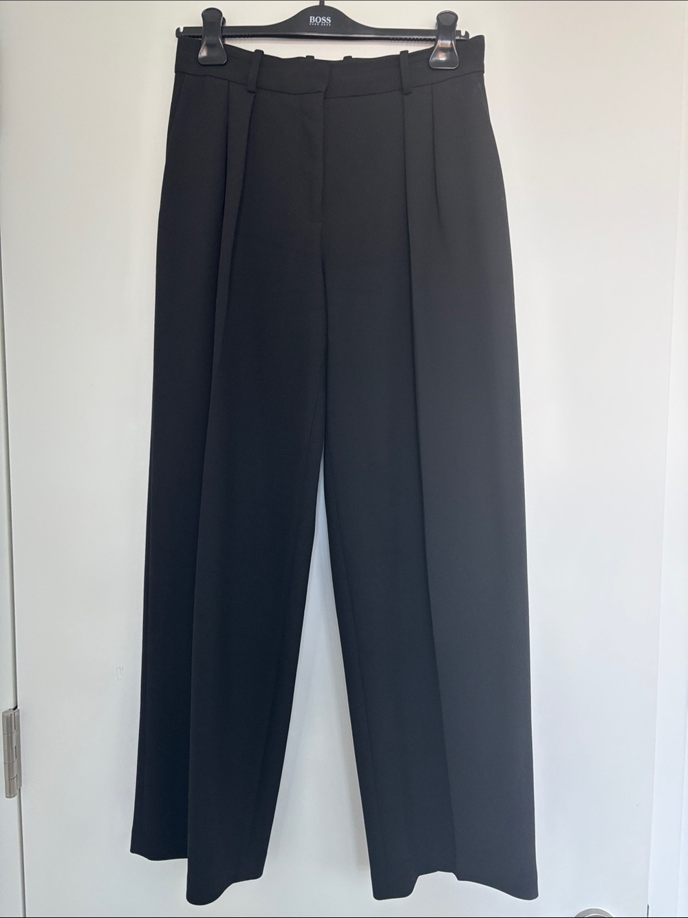 Aritzia Babaton Effortless Pants (size 8, black, wide leg)